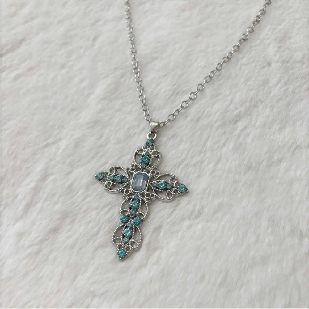 5/$15 🩷 MUST BUNDLE Silver-Tone Turquoise Crystal Cross Pendant Necklace - Picture 4 of 5